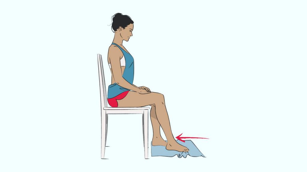 Exercises to strengthen the foot arch: Towel crunches