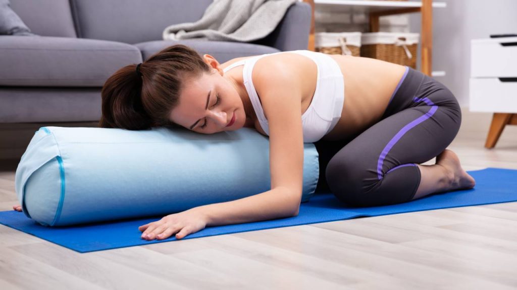 How to use yoga bolster