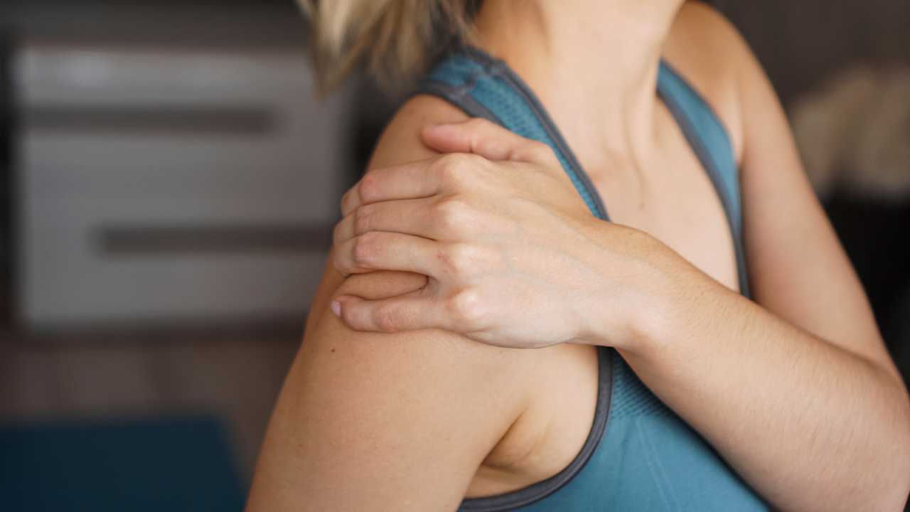 Ways to deal with a frozen shoulder